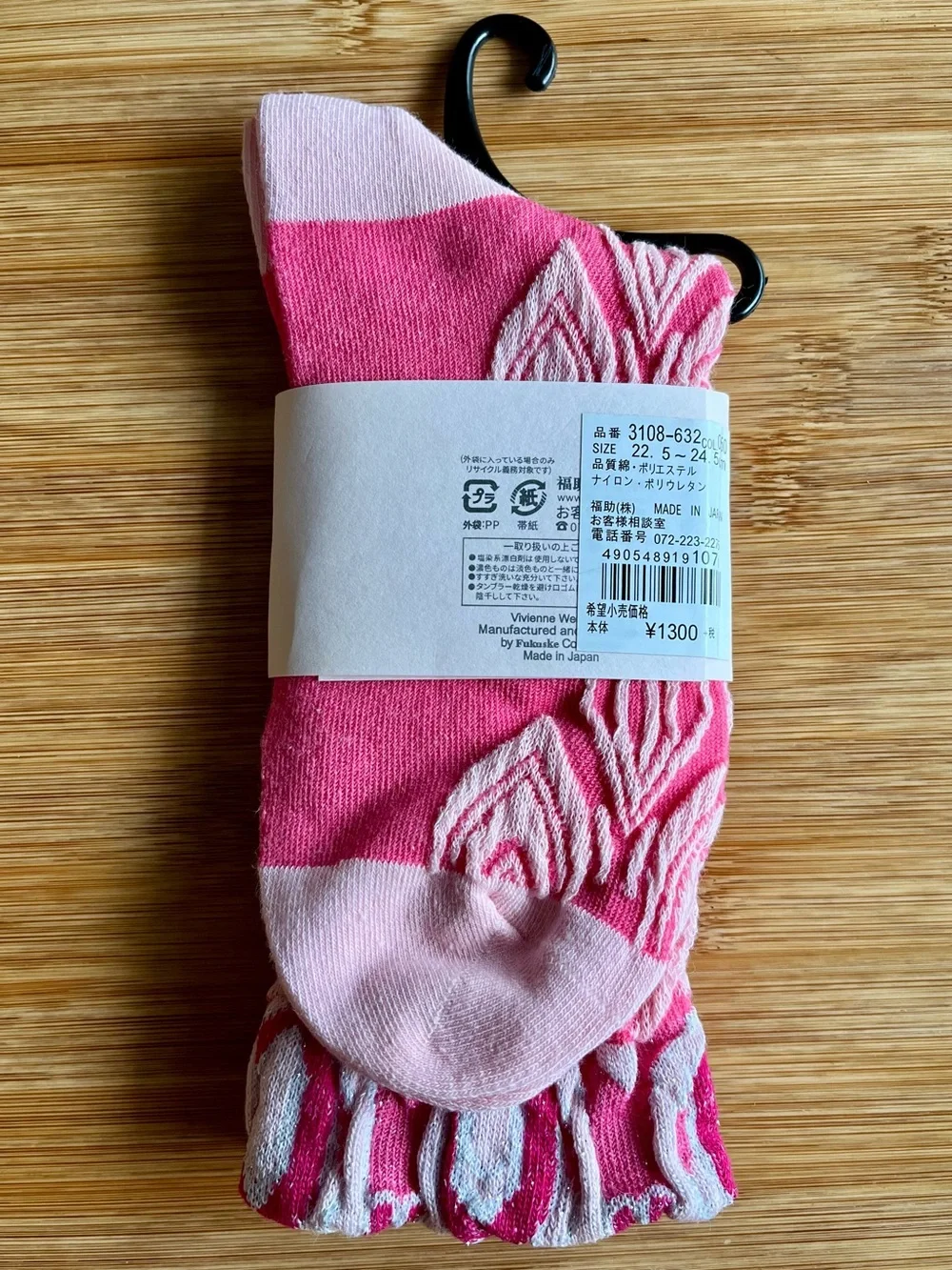 NWT Vivienne Westwood Thin Crew Socks Pink Textured Women's Medium, Med, M